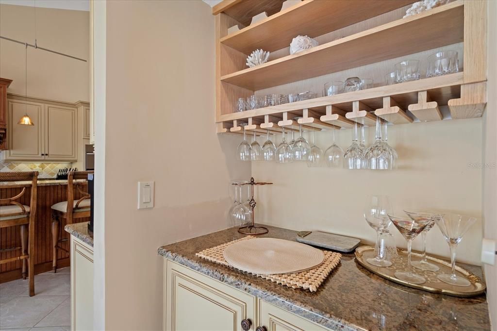 出租: $11,500 (3 贝兹, 3 浴室, 3101 平方英尺)