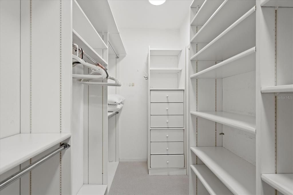 出租: $11,500 (3 贝兹, 3 浴室, 3101 平方英尺)