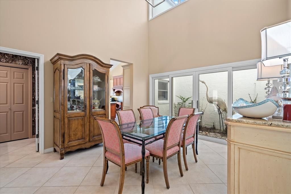 出租: $11,500 (3 贝兹, 3 浴室, 3101 平方英尺)