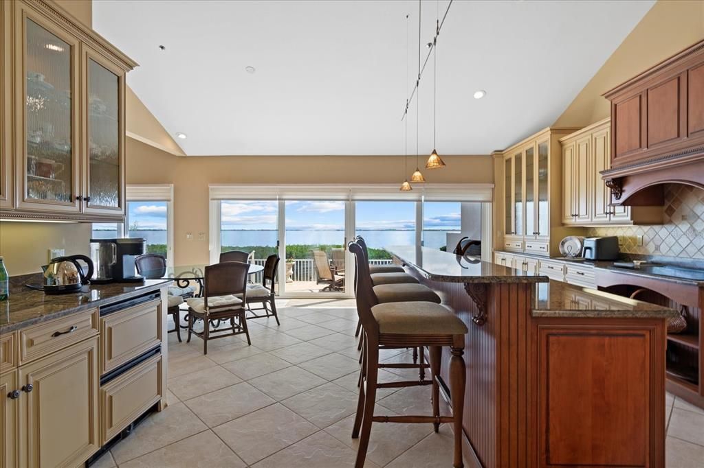 出租: $11,500 (3 贝兹, 3 浴室, 3101 平方英尺)