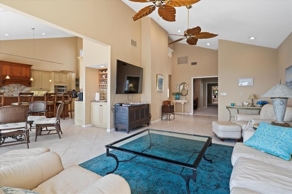 出租: $11,500 (3 贝兹, 3 浴室, 3101 平方英尺)