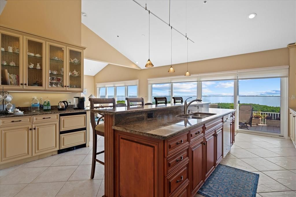 出租: $11,500 (3 贝兹, 3 浴室, 3101 平方英尺)