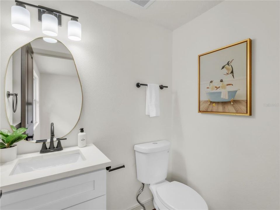 合同活跃: $429,900 (4 贝兹, 2 浴室, 1423 平方英尺)