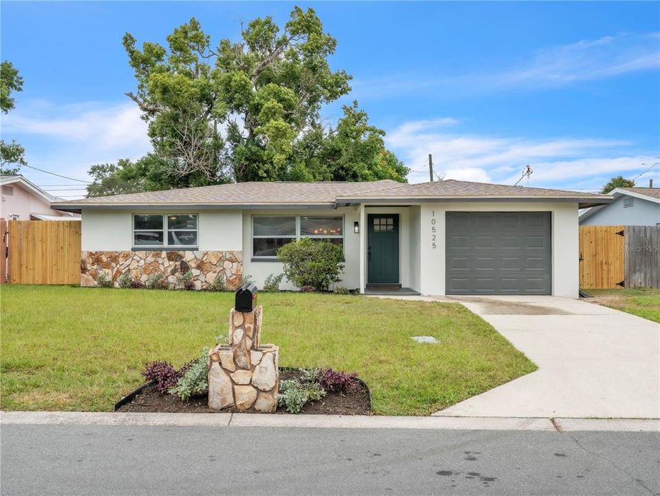 合同活跃: $429,900 (4 贝兹, 2 浴室, 1423 平方英尺)