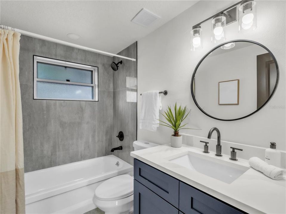 合同活跃: $429,900 (4 贝兹, 2 浴室, 1423 平方英尺)