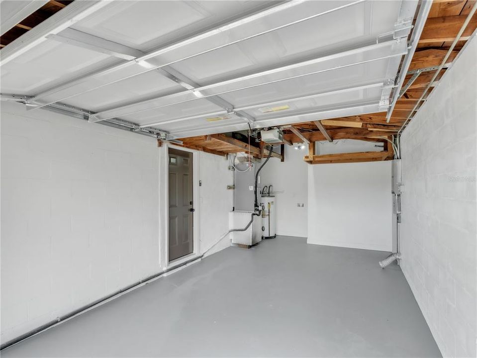 合同活跃: $429,900 (4 贝兹, 2 浴室, 1423 平方英尺)