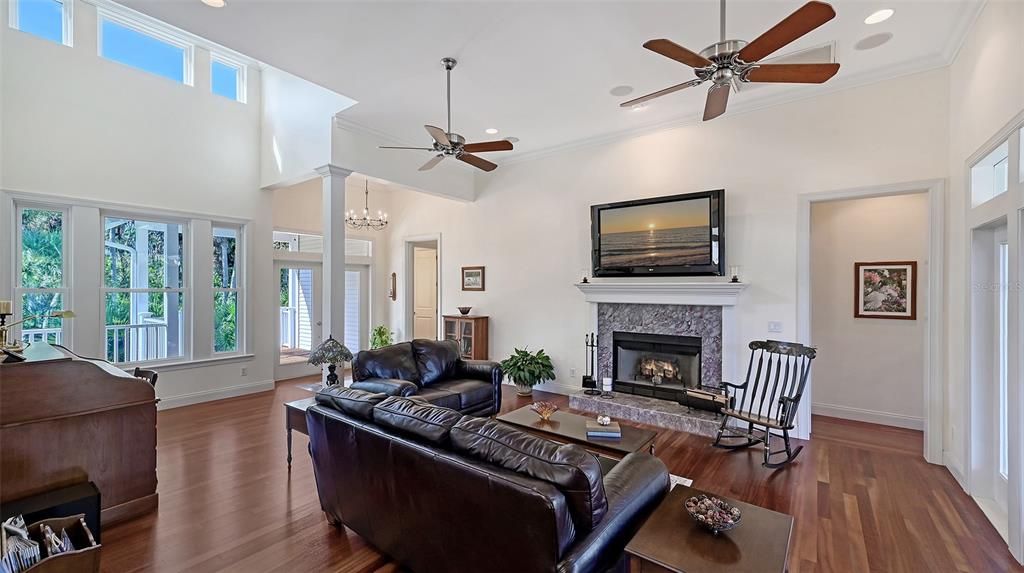 Active With Contract: $924,995 (3 beds, 2 baths, 2018 Square Feet)