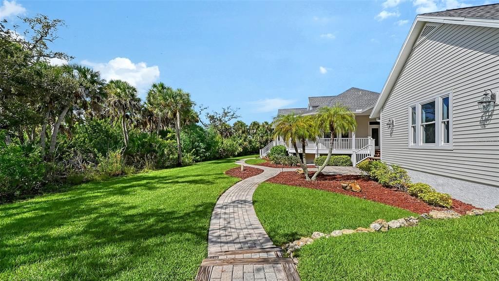 Active With Contract: $924,995 (3 beds, 2 baths, 2018 Square Feet)