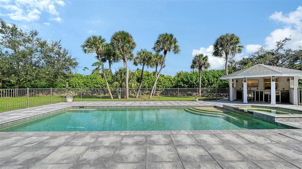 Active With Contract: $924,995 (3 beds, 2 baths, 2018 Square Feet)