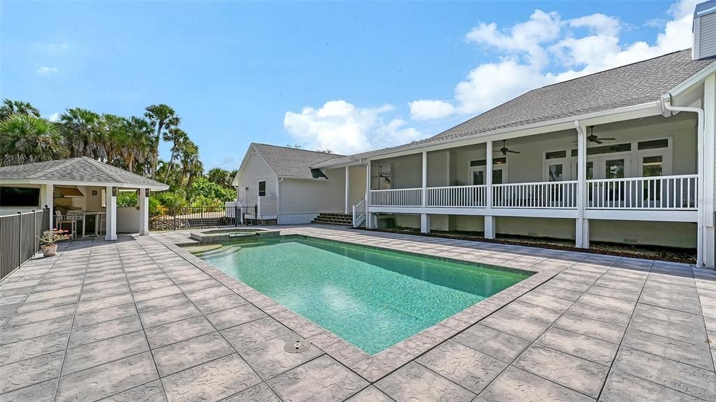 Active With Contract: $924,995 (3 beds, 2 baths, 2018 Square Feet)