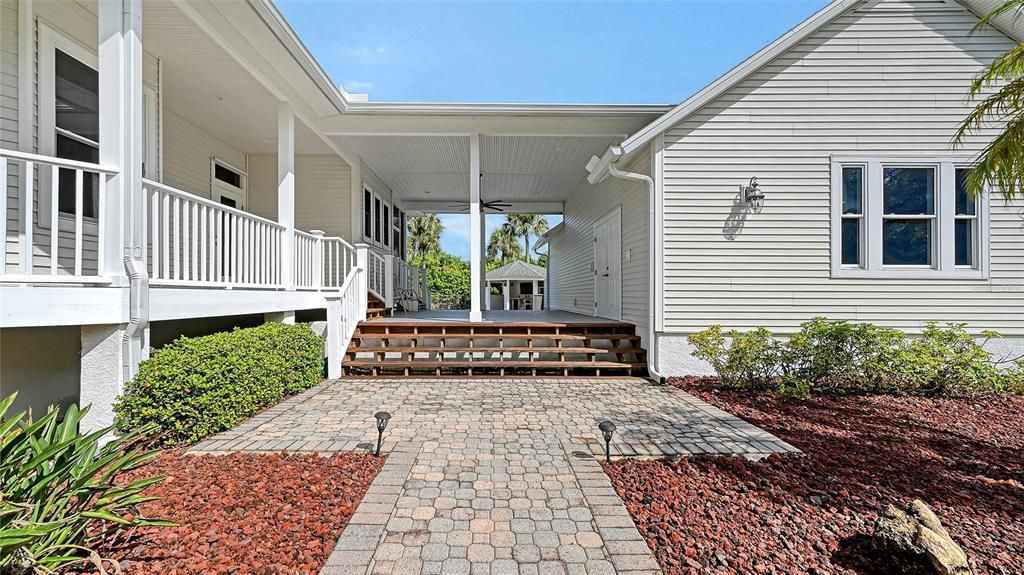 Active With Contract: $924,995 (3 beds, 2 baths, 2018 Square Feet)