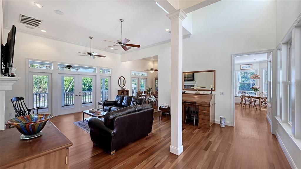 Active With Contract: $924,995 (3 beds, 2 baths, 2018 Square Feet)