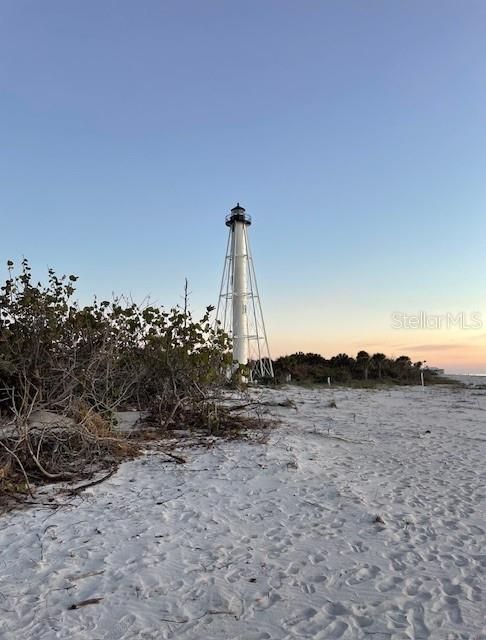 Active With Contract: $924,995 (3 beds, 2 baths, 2018 Square Feet)