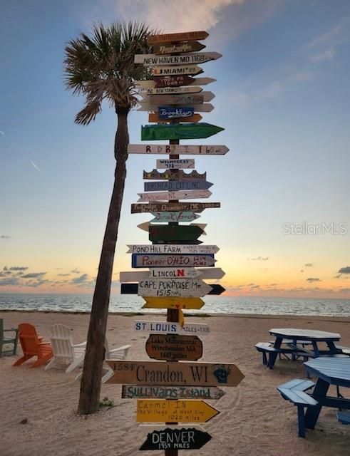 Active With Contract: $924,995 (3 beds, 2 baths, 2018 Square Feet)