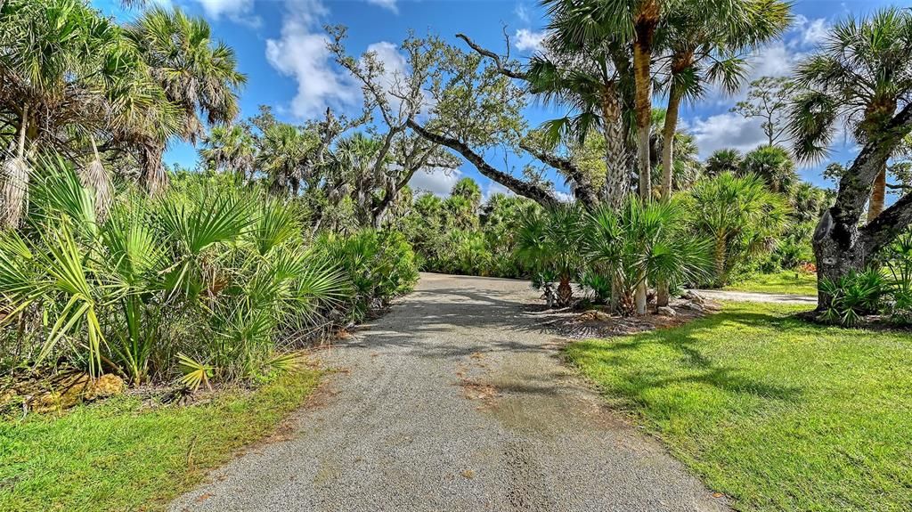 Active With Contract: $924,995 (3 beds, 2 baths, 2018 Square Feet)
