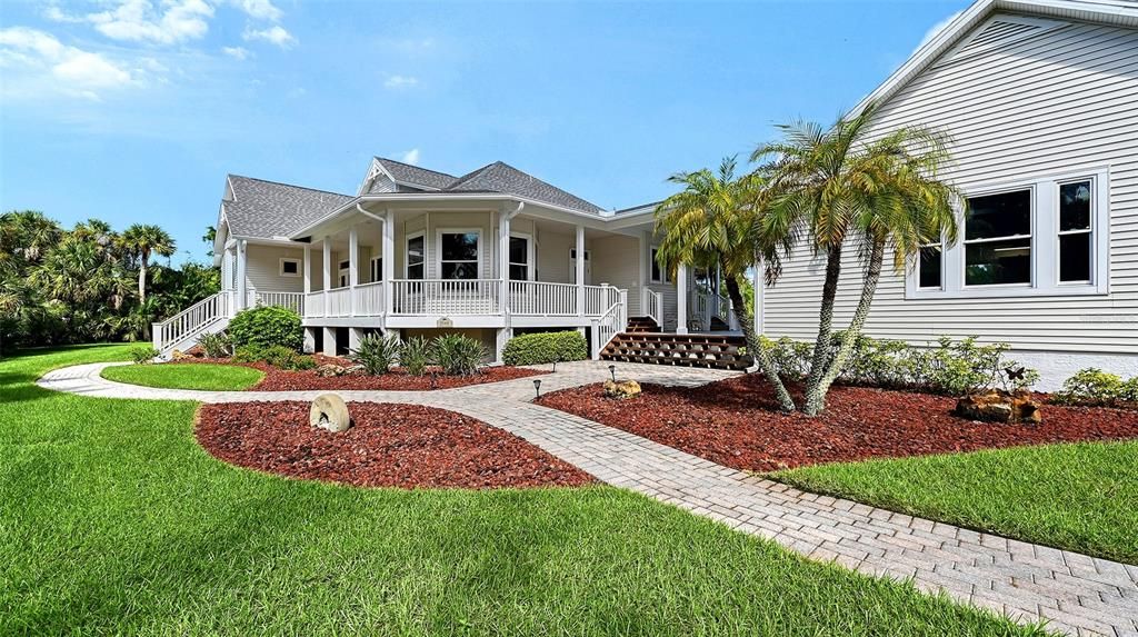 Active With Contract: $924,995 (3 beds, 2 baths, 2018 Square Feet)