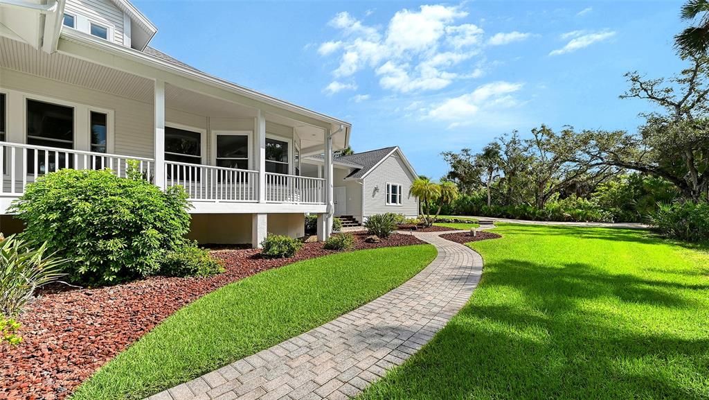 Active With Contract: $924,995 (3 beds, 2 baths, 2018 Square Feet)