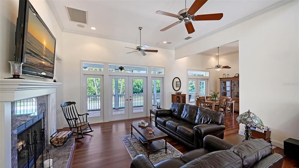 Active With Contract: $924,995 (3 beds, 2 baths, 2018 Square Feet)