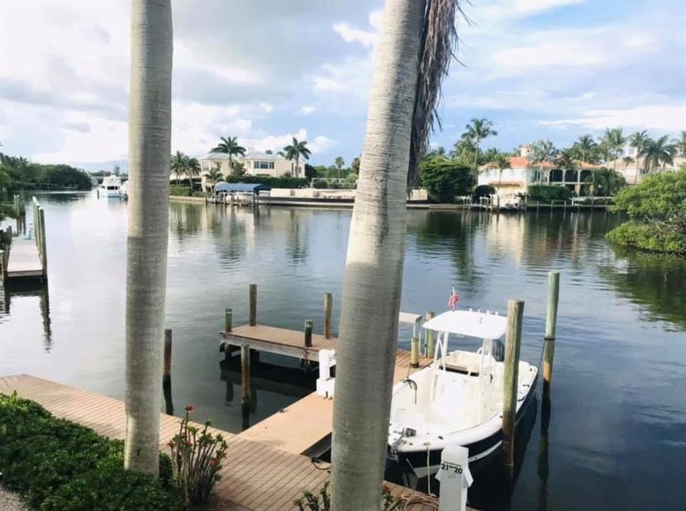 Active With Contract: $924,995 (3 beds, 2 baths, 2018 Square Feet)