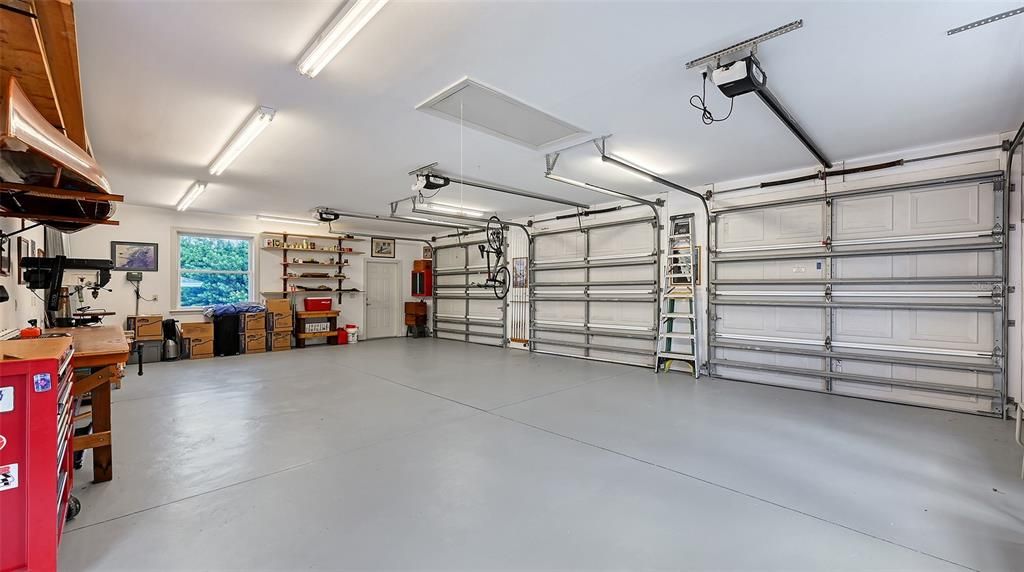 Active With Contract: $924,995 (3 beds, 2 baths, 2018 Square Feet)