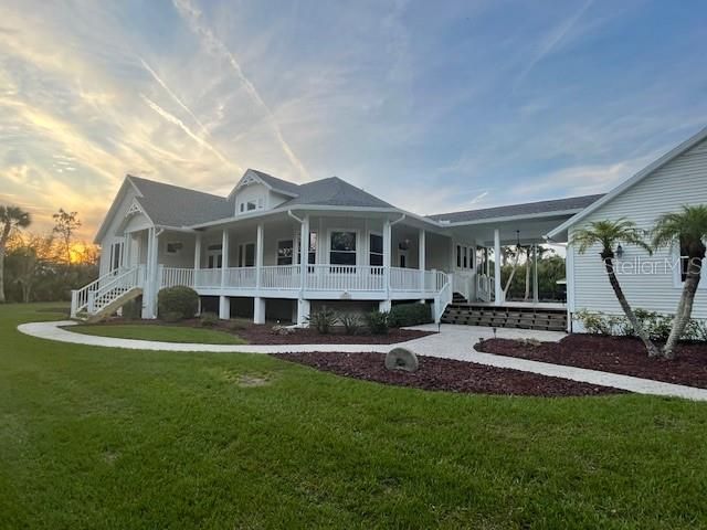 Active With Contract: $924,995 (3 beds, 2 baths, 2018 Square Feet)