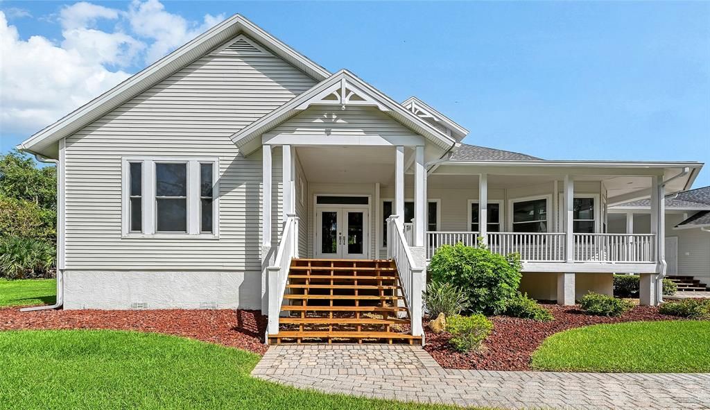 Active With Contract: $924,995 (3 beds, 2 baths, 2018 Square Feet)