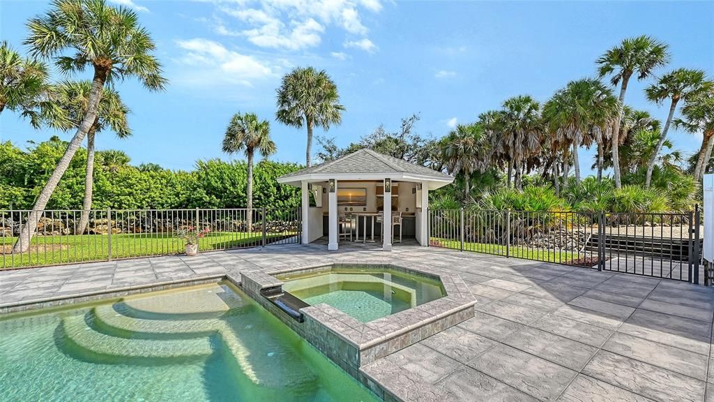 Active With Contract: $924,995 (3 beds, 2 baths, 2018 Square Feet)