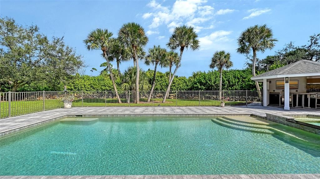 Active With Contract: $924,995 (3 beds, 2 baths, 2018 Square Feet)