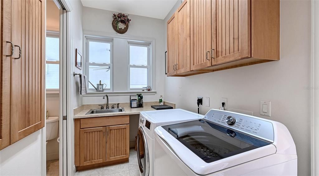 Active With Contract: $924,995 (3 beds, 2 baths, 2018 Square Feet)