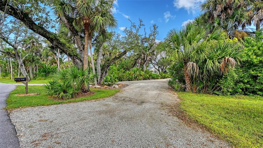 Active With Contract: $924,995 (3 beds, 2 baths, 2018 Square Feet)