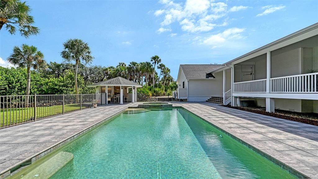 Active With Contract: $924,995 (3 beds, 2 baths, 2018 Square Feet)