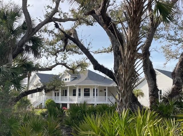 Active With Contract: $924,995 (3 beds, 2 baths, 2018 Square Feet)