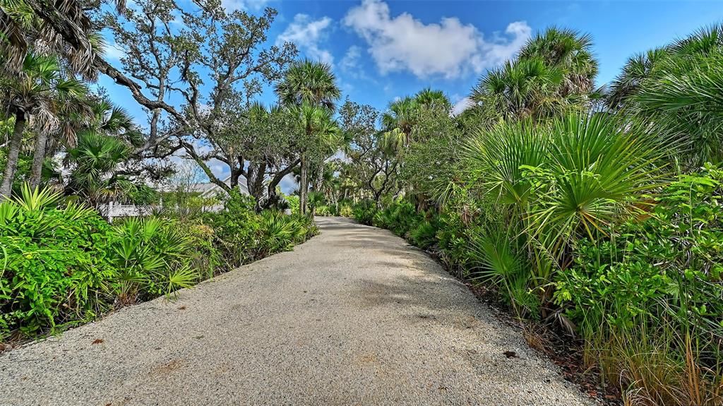 Active With Contract: $924,995 (3 beds, 2 baths, 2018 Square Feet)