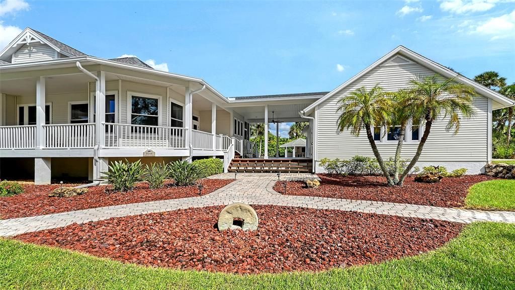 Active With Contract: $924,995 (3 beds, 2 baths, 2018 Square Feet)