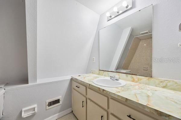 合同活跃: $499,900 (6 贝兹, 0 浴室, 3600 平方英尺)