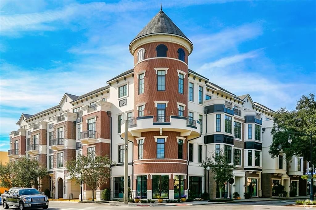 Active With Contract: $1,129,000 (3 beds, 3 baths, 2615 Square Feet)