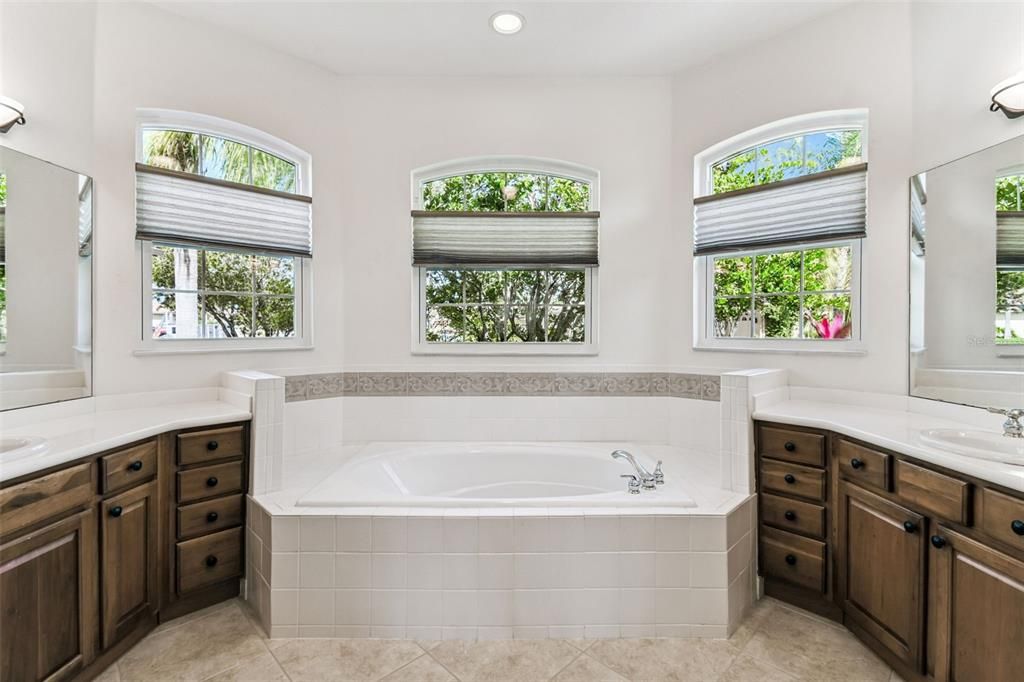 For Sale: $549,000 (3 beds, 2 baths, 2509 Square Feet)