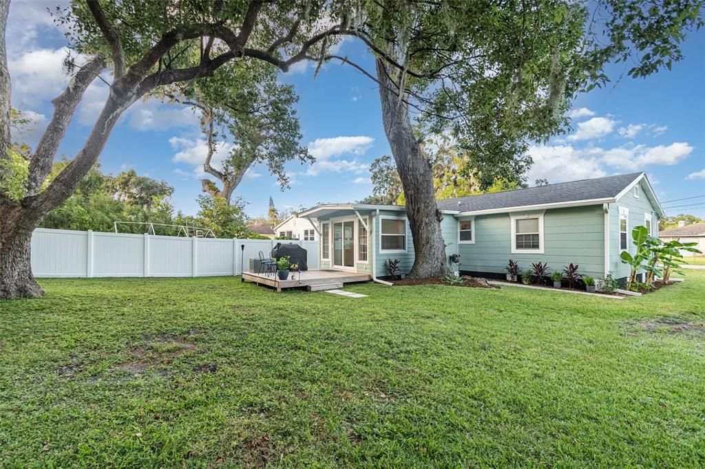 合同活跃: $239,900 (2 贝兹, 2 浴室, 1028 平方英尺)