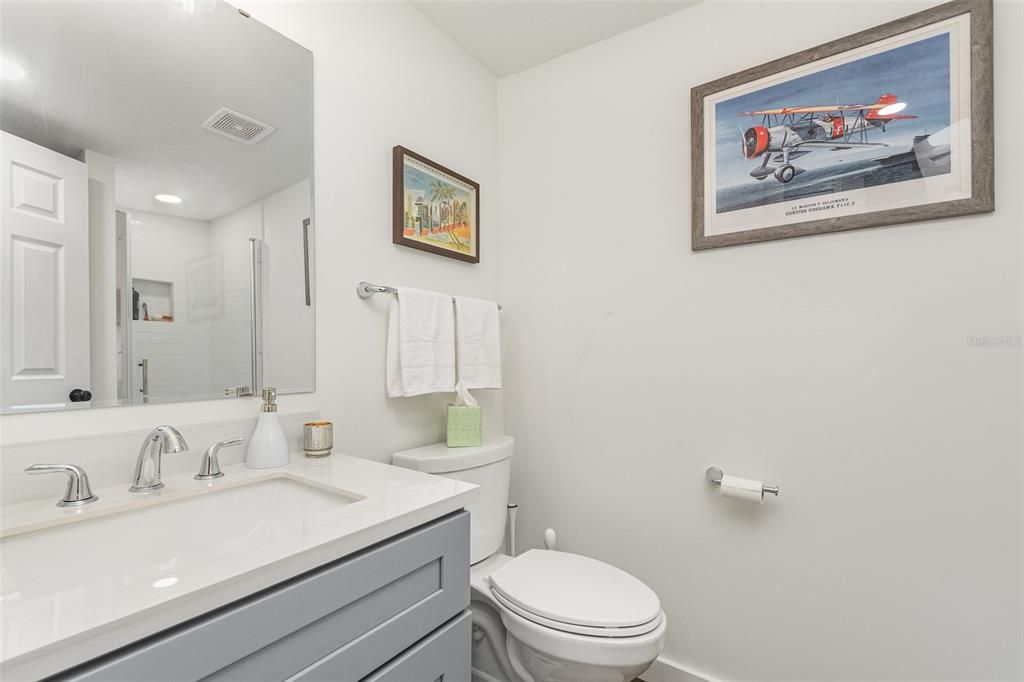 合同活跃: $239,900 (2 贝兹, 2 浴室, 1028 平方英尺)