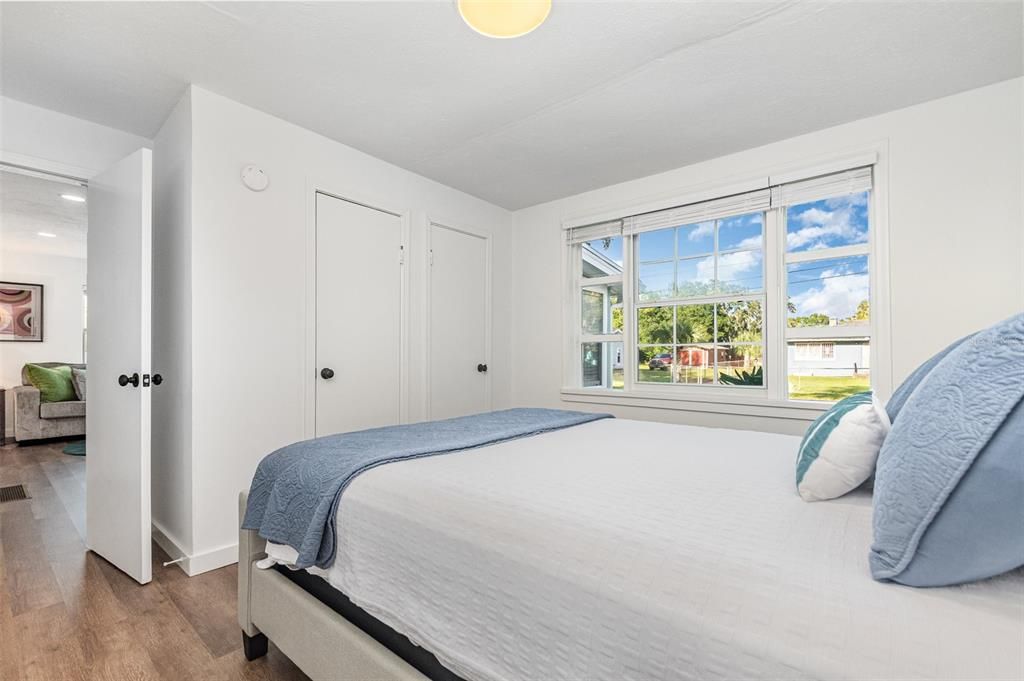 合同活跃: $239,900 (2 贝兹, 2 浴室, 1028 平方英尺)