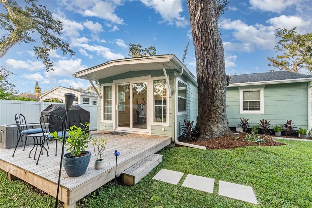 合同活跃: $239,900 (2 贝兹, 2 浴室, 1028 平方英尺)