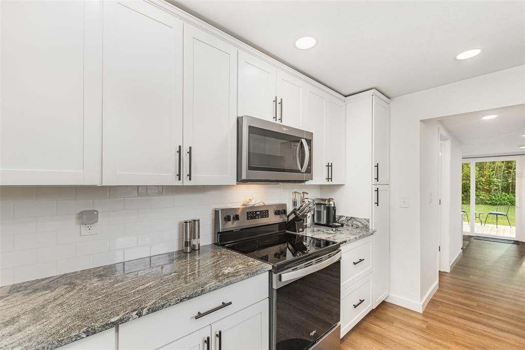 合同活跃: $239,900 (2 贝兹, 2 浴室, 1028 平方英尺)