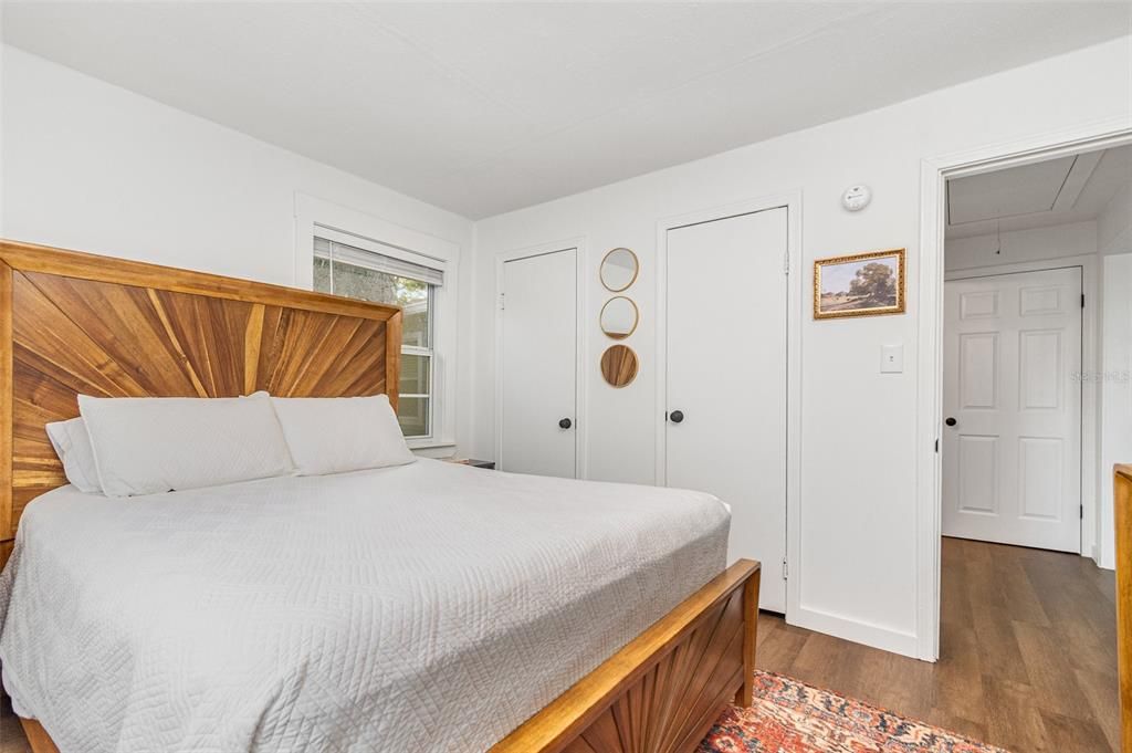 合同活跃: $239,900 (2 贝兹, 2 浴室, 1028 平方英尺)