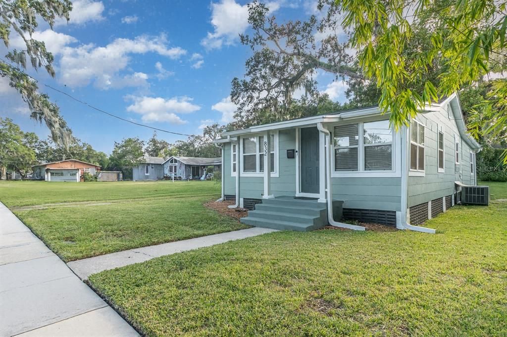 合同活跃: $239,900 (2 贝兹, 2 浴室, 1028 平方英尺)