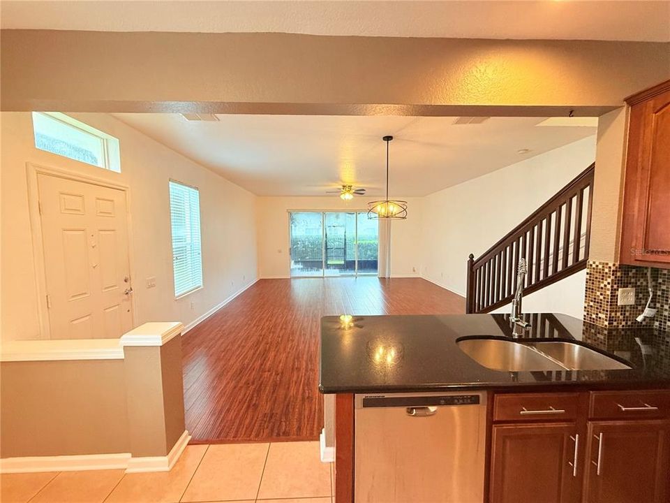 В аренду: $2,300 (3 спален, 2 ванн, 1720 Квадратных фут)