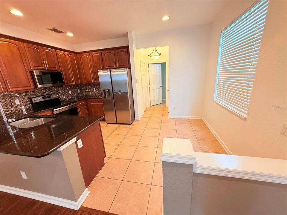 В аренду: $2,300 (3 спален, 2 ванн, 1720 Квадратных фут)