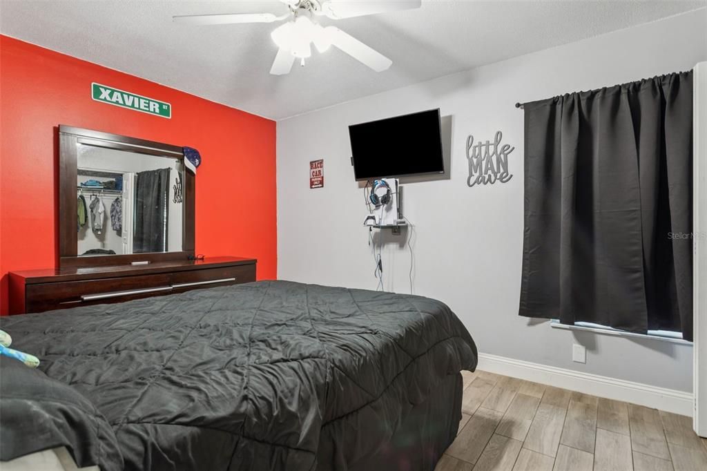 Под контрактом: $395,000 (3 спален, 3 ванн, 1268 Квадратных фут)