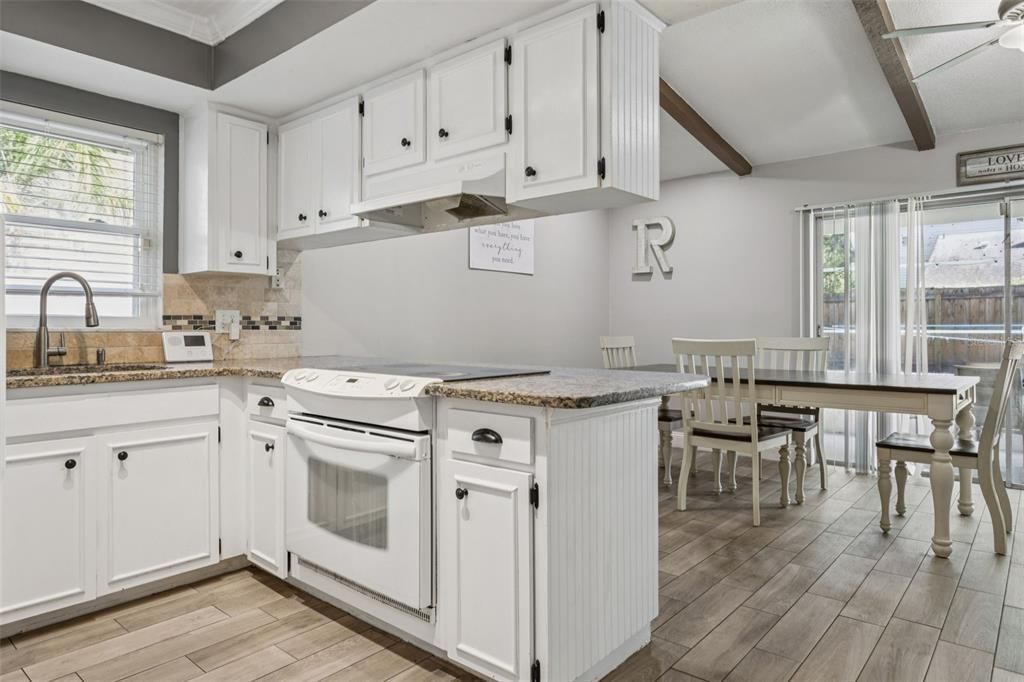 Под контрактом: $395,000 (3 спален, 3 ванн, 1268 Квадратных фут)