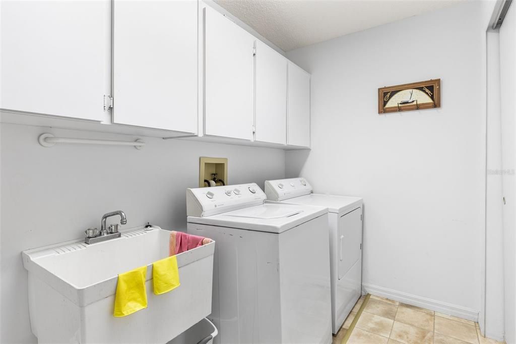 На продажу: $279,900 (3 спален, 2 ванн, 1919 Квадратных фут)