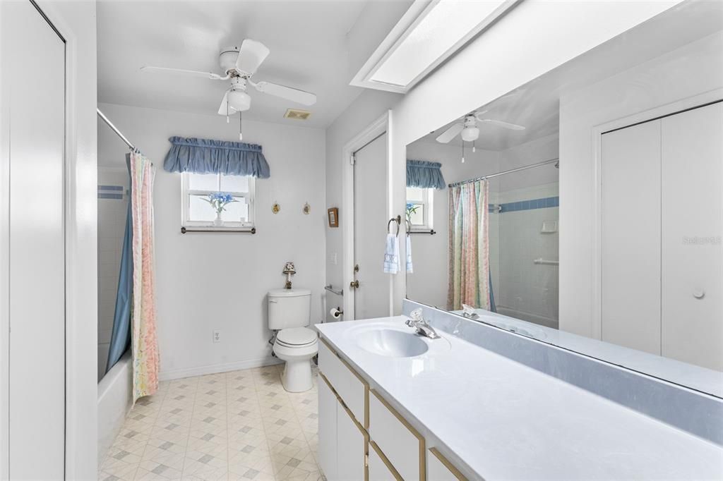 На продажу: $279,900 (3 спален, 2 ванн, 1919 Квадратных фут)